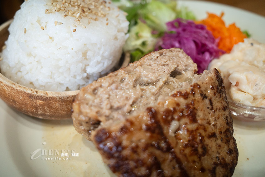 神宮道咖啡店，咖哩飯、漢堡排都很厲害！餐點選擇性不多但都很可口
