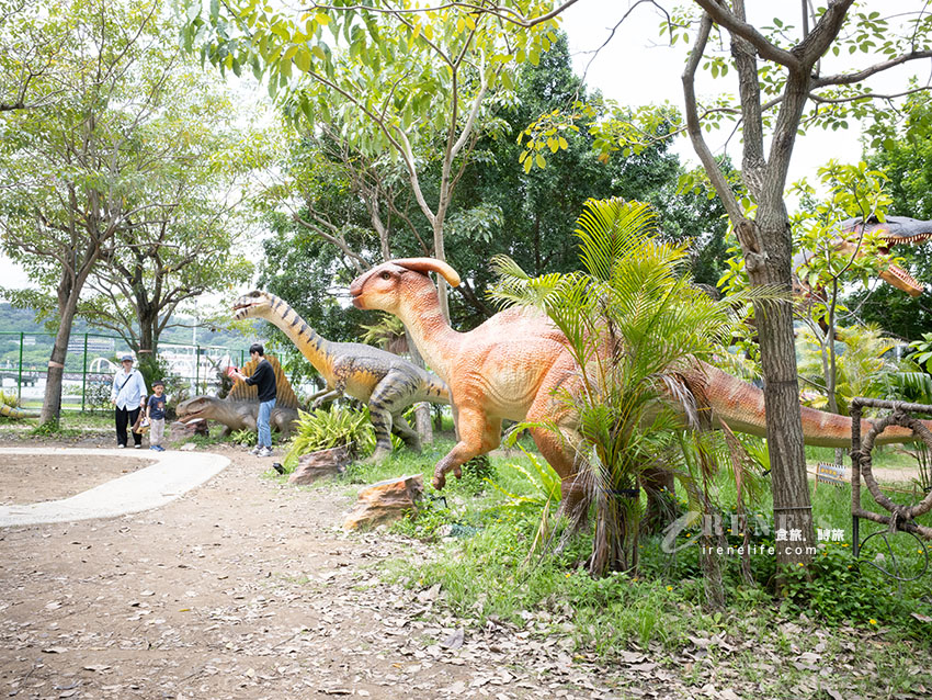 台北戶外大型恐龍樂園！ 會動會叫超擬真恐龍宛如置身侏儸紀公園