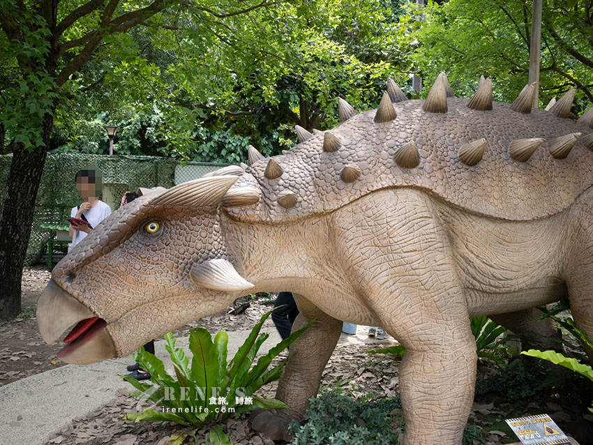 台北戶外大型恐龍樂園！ 會動會叫超擬真恐龍宛如置身侏儸紀公園