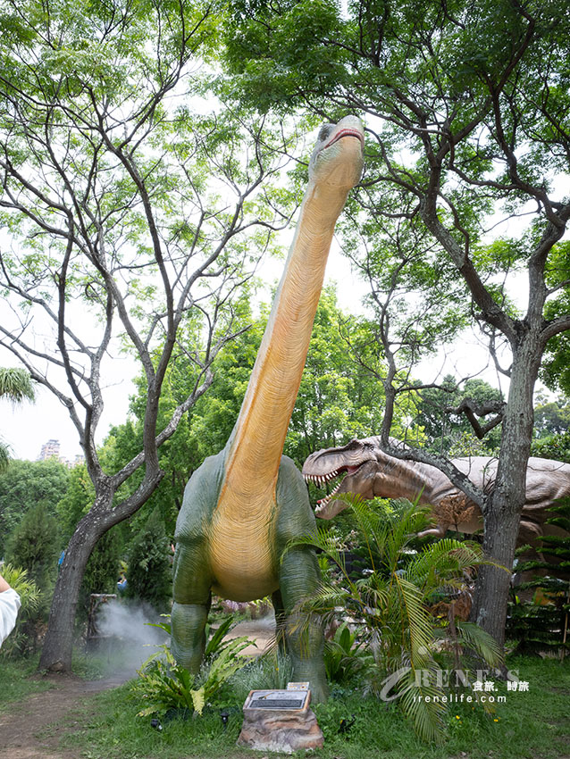 台北戶外大型恐龍樂園！ 會動會叫超擬真恐龍宛如置身侏儸紀公園