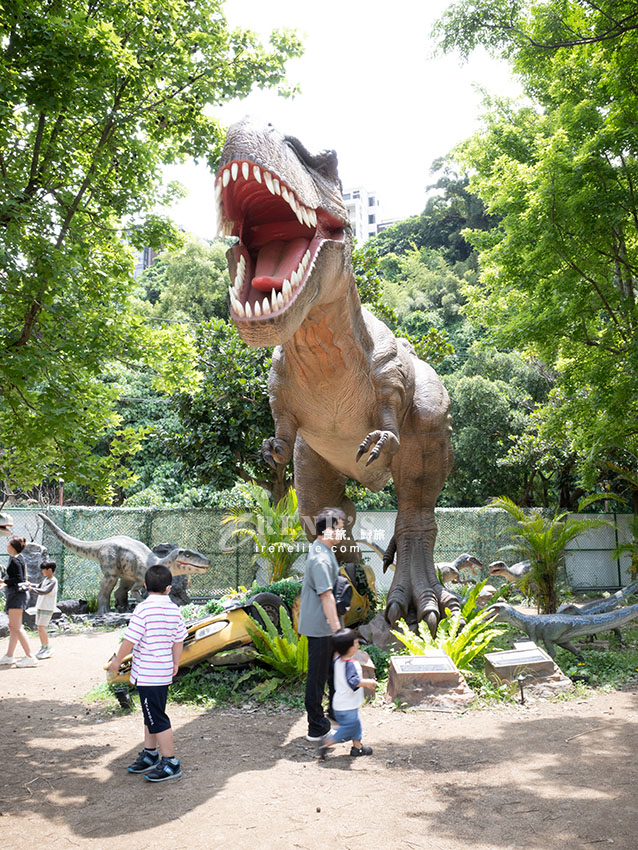 台北戶外大型恐龍樂園！ 會動會叫超擬真恐龍宛如置身侏儸紀公園