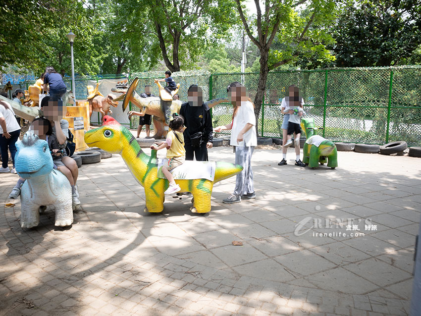 台北戶外大型恐龍樂園！ 會動會叫超擬真恐龍宛如置身侏儸紀公園