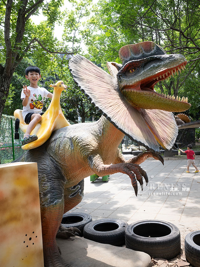 台北戶外大型恐龍樂園！ 會動會叫超擬真恐龍宛如置身侏儸紀公園