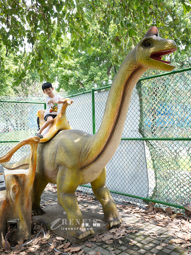 台北戶外大型恐龍樂園！ 會動會叫超擬真恐龍宛如置身侏儸紀公園