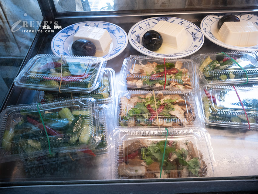基隆三沙灣排隊豬腳店,油亮色澤超誘人,內用外帶人潮止不住 基隆三沙灣排隊豬腳店,油亮色澤超誘人,內用外帶人潮止不住