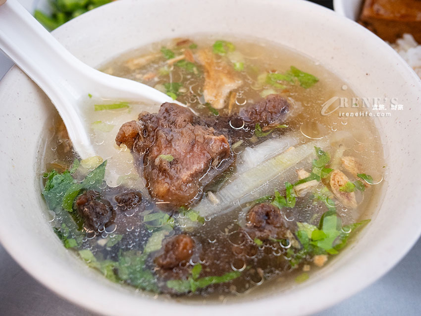基隆三沙灣排隊豬腳店,油亮色澤超誘人,內用外帶人潮止不住 基隆三沙灣排隊豬腳店,油亮色澤超誘人,內用外帶人潮止不住