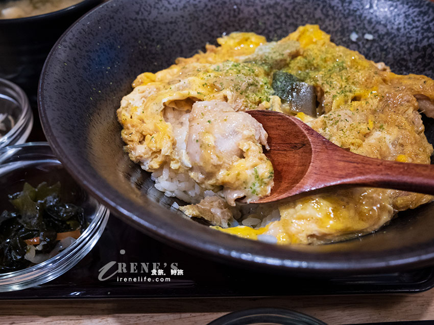生食級雞蛋/台東關山米/嚴選雞肉成就一碗美味的親子丼,加大還不加價 生食級雞蛋/台東關山米/嚴選雞肉成就一碗美味的親子丼,加大還不加價