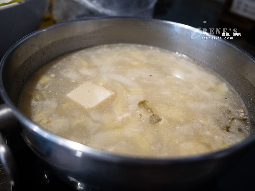 一個人的麻辣鴛鴦鍋,白飯、王子麵吃到飽,鴨血豆腐無限續加,搭配精緻九宮格 一個人的麻辣鴛鴦鍋,白飯、王子麵吃到飽,鴨血豆腐無限續加,搭配精緻九宮格
