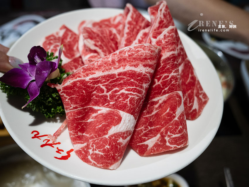 一個人的麻辣鴛鴦鍋,白飯、王子麵吃到飽,鴨血豆腐無限續加,搭配精緻九宮格 一個人的麻辣鴛鴦鍋,白飯、王子麵吃到飽,鴨血豆腐無限續加,搭配精緻九宮格