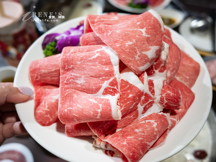 一個人的麻辣鴛鴦鍋,白飯、王子麵吃到飽,鴨血豆腐無限續加,搭配精緻九宮格 一個人的麻辣鴛鴦鍋,白飯、王子麵吃到飽,鴨血豆腐無限續加,搭配精緻九宮格