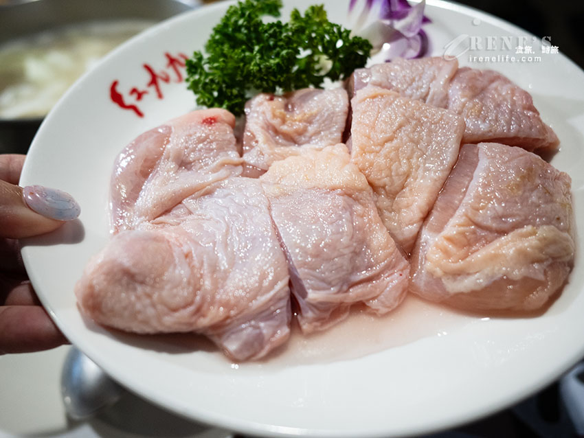 一個人的麻辣鴛鴦鍋,白飯、王子麵吃到飽,鴨血豆腐無限續加,搭配精緻九宮格 一個人的麻辣鴛鴦鍋,白飯、王子麵吃到飽,鴨血豆腐無限續加,搭配精緻九宮格