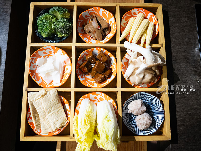 一個人的麻辣鴛鴦鍋,白飯、王子麵吃到飽,鴨血豆腐無限續加,搭配精緻九宮格 一個人的麻辣鴛鴦鍋,白飯、王子麵吃到飽,鴨血豆腐無限續加,搭配精緻九宮格