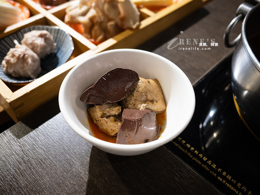 一個人的麻辣鴛鴦鍋,白飯、王子麵吃到飽,鴨血豆腐無限續加,搭配精緻九宮格 一個人的麻辣鴛鴦鍋,白飯、王子麵吃到飽,鴨血豆腐無限續加,搭配精緻九宮格