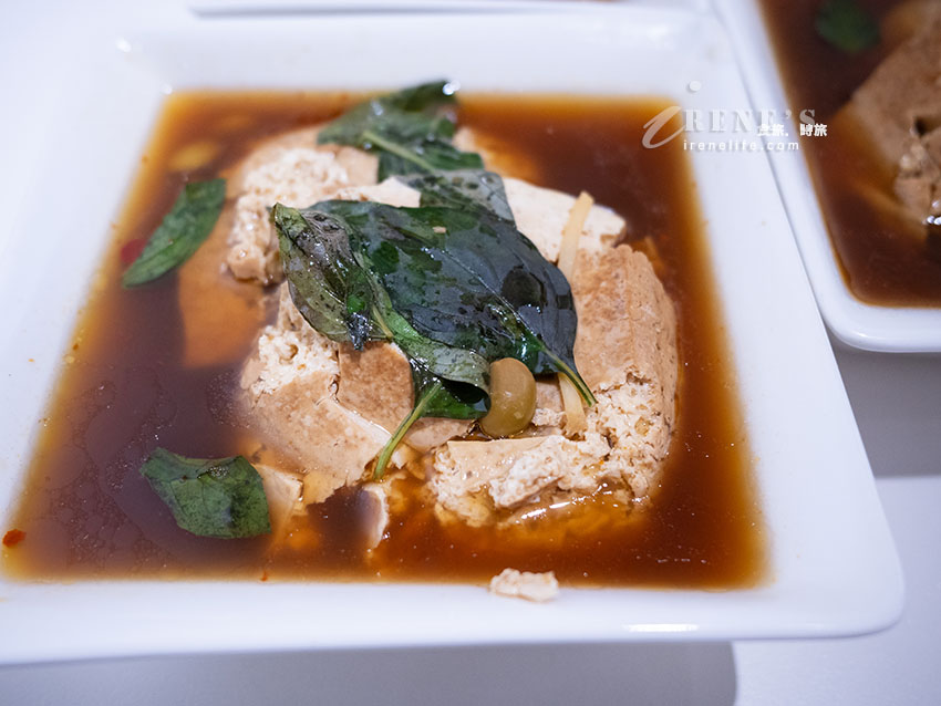 好吃的臭大蔬開到三重囉， 臭豆腐、乾麵口味都好多，泡菜臭豆腐烤餅有特色