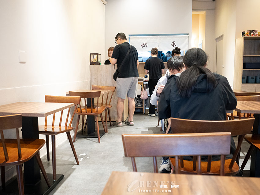吉林路不吃熱炒,炒飯、雞湯麵也很強,排骨厚到不講武德,雞湯超濃郁 吉林路不吃熱炒,炒飯、雞湯麵也很強,排骨厚到不講武德,雞湯超濃郁