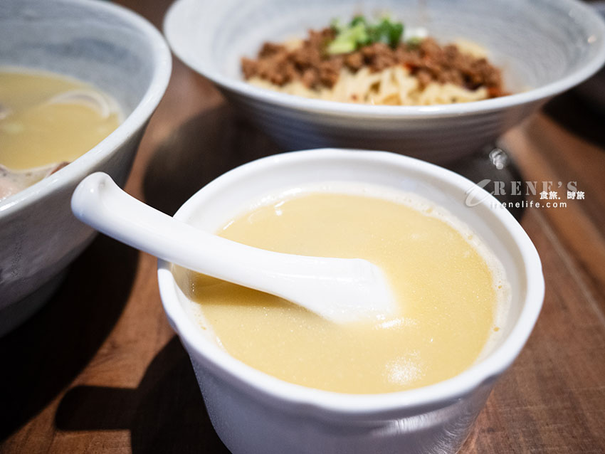吉林路不吃熱炒,炒飯、雞湯麵也很強,排骨厚到不講武德,雞湯超濃郁 吉林路不吃熱炒,炒飯、雞湯麵也很強,排骨厚到不講武德,雞湯超濃郁