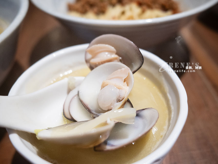 吉林路不吃熱炒,炒飯、雞湯麵也很強,排骨厚到不講武德,雞湯超濃郁 吉林路不吃熱炒,炒飯、雞湯麵也很強,排骨厚到不講武德,雞湯超濃郁