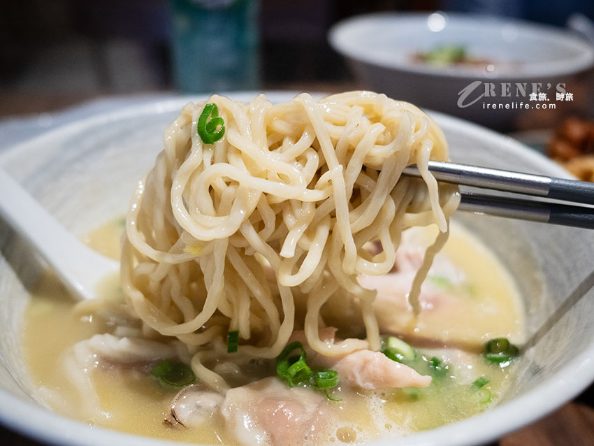 吉林路不吃熱炒,炒飯、雞湯麵也很強,排骨厚到不講武德,雞湯超濃郁 吉林路不吃熱炒,炒飯、雞湯麵也很強,排骨厚到不講武德,雞湯超濃郁