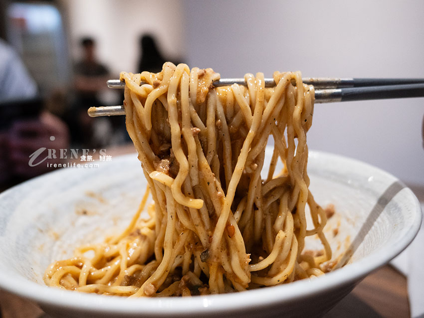 吉林路不吃熱炒,炒飯、雞湯麵也很強,排骨厚到不講武德,雞湯超濃郁 吉林路不吃熱炒,炒飯、雞湯麵也很強,排骨厚到不講武德,雞湯超濃郁