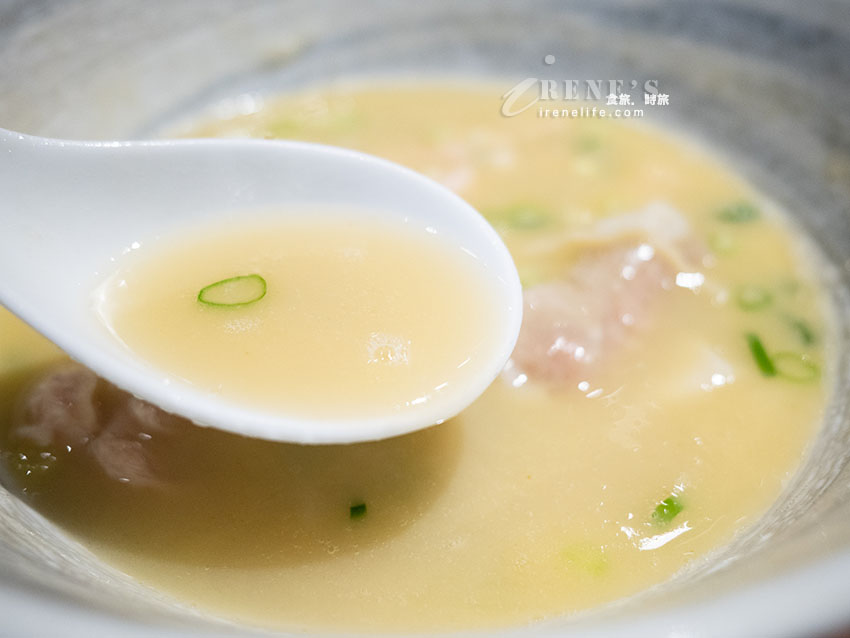吉林路不吃熱炒,炒飯、雞湯麵也很強,排骨厚到不講武德,雞湯超濃郁 吉林路不吃熱炒,炒飯、雞湯麵也很強,排骨厚到不講武德,雞湯超濃郁