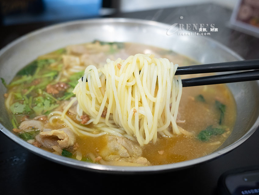 西門町特色美食推薦，比臉還大的米線，孜然捲餅、孜然夾饃很炸餡
