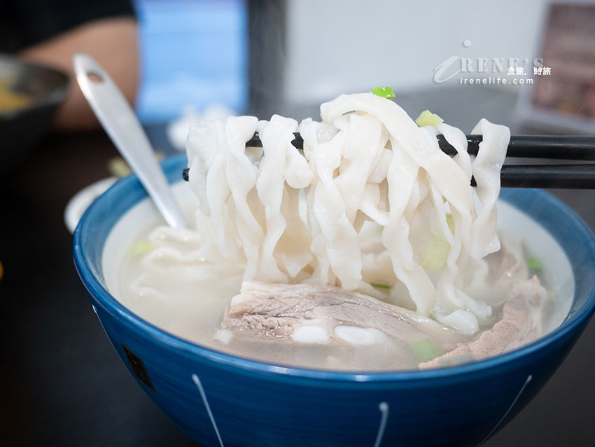 西門町特色美食推薦，比臉還大的米線，孜然捲餅、孜然夾饃很炸餡