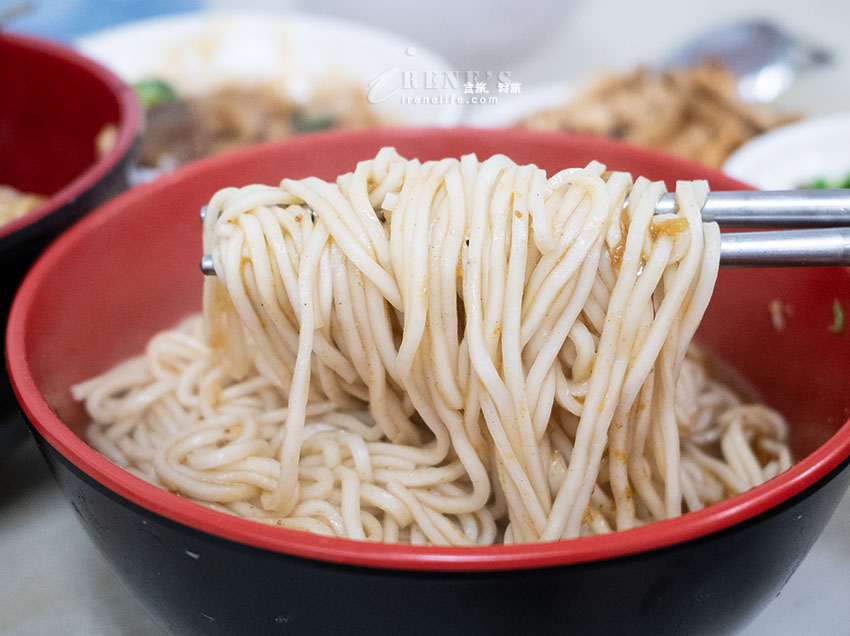 城中市場美食推薦,各式麵食都能配抄手,緊實肉餡好口感,最喜歡紅油抄手的調味 城中市場美食推薦,各式麵食都能配抄手,緊實肉餡好口感,最喜歡紅油抄手的調味
