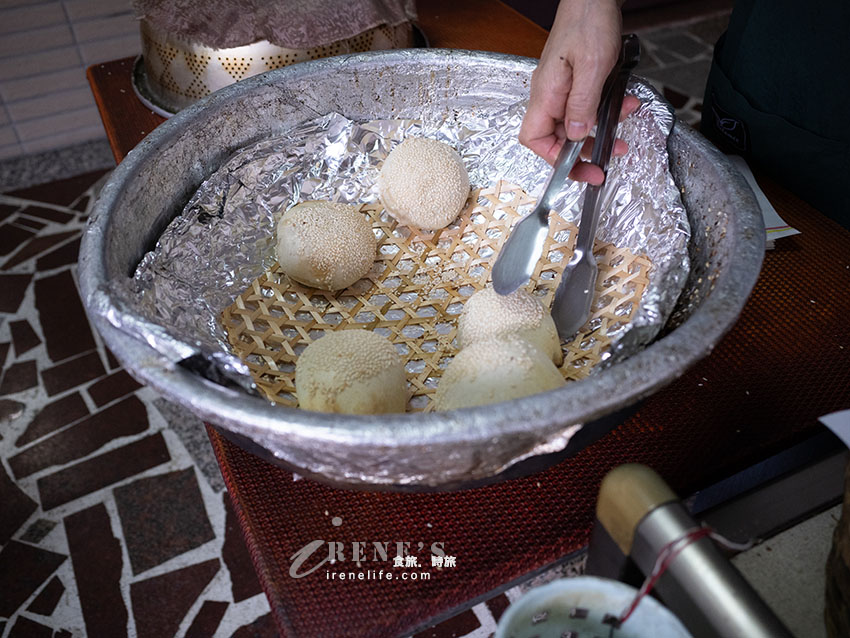 三重隱藏版好吃胡椒餅，只賣平日、假日休息，全店只有胡椒餅跟小蔥餅兩種