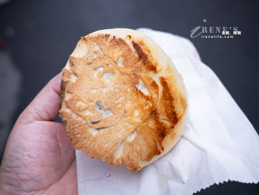 三重隱藏版好吃胡椒餅，只賣平日、假日休息，全店只有胡椒餅跟小蔥餅兩種