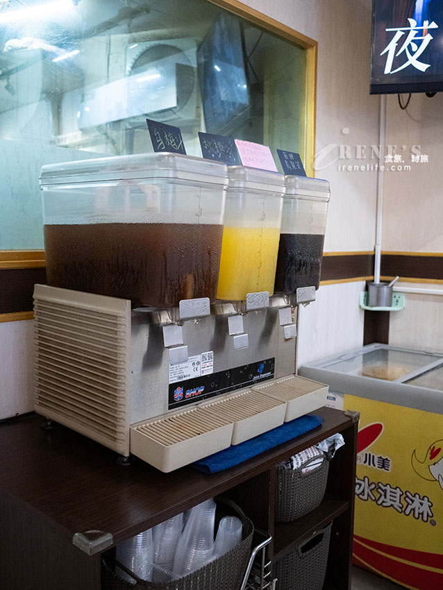 三重平價牛排館｜210元起有沙拉、麻辣鴨血、牛肉湯、飲料冰品無限供應，還附酥皮濃湯和餐包