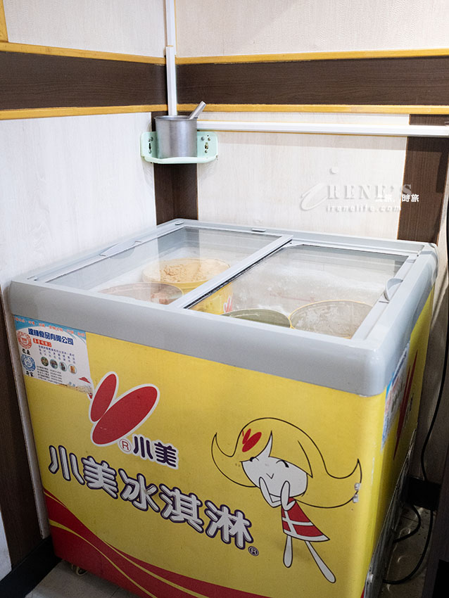 三重平價牛排館｜210元起有沙拉、麻辣鴨血、牛肉湯、飲料冰品無限供應，還附酥皮濃湯和餐包