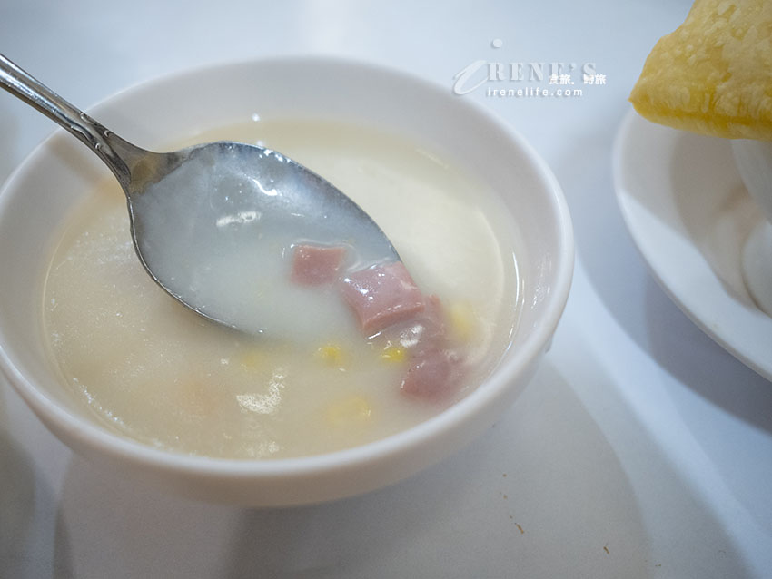 三重平價牛排館｜210元起有沙拉、麻辣鴨血、牛肉湯、飲料冰品無限供應，還附酥皮濃湯和餐包