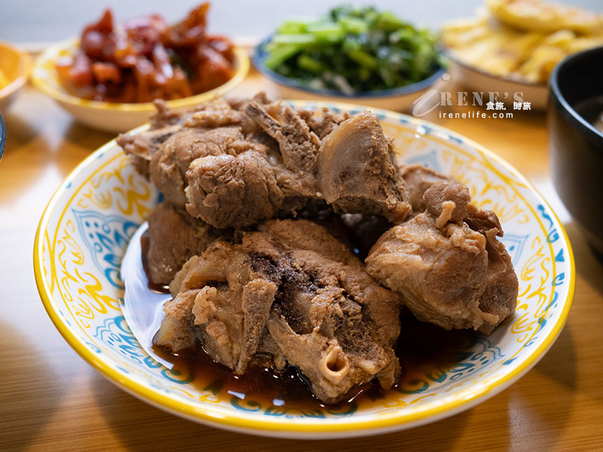 隱身三重巷弄裡的高質感定食，有如回家吃飯的舒服，四菜一湯還有水果