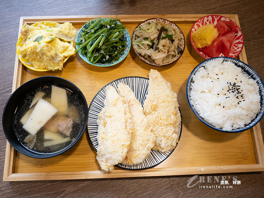 隱身三重巷弄裡的高質感定食，有如回家吃飯的舒服，四菜一湯還有水果