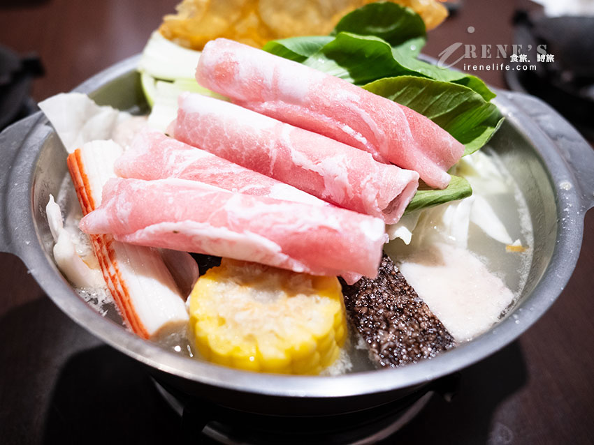 公館商圈百元小火鍋、酸菜魚，內用居然有珍珠奶茶喝到飽！評論還送肉片