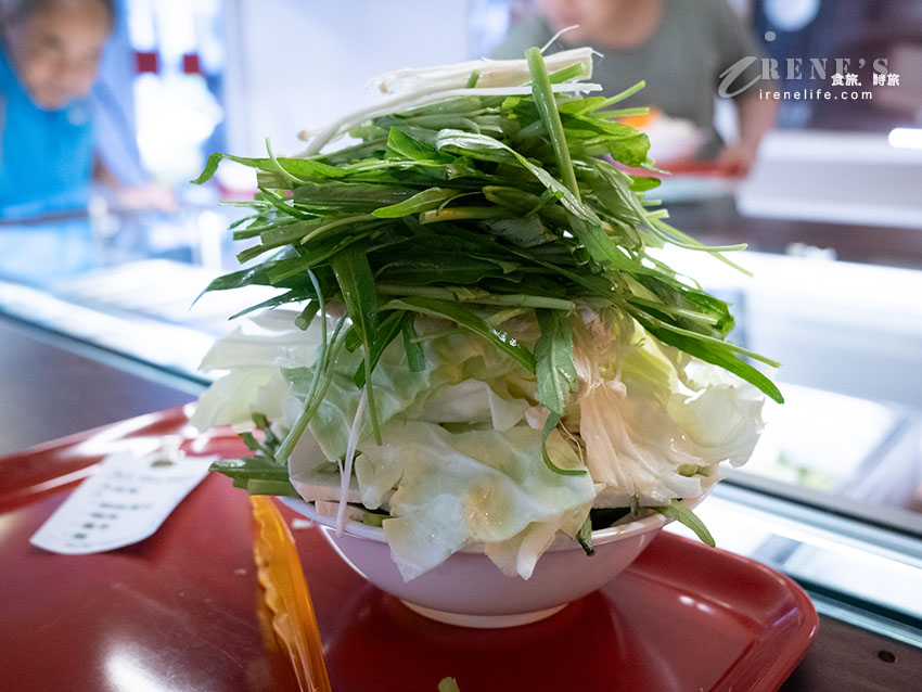 蒙古烤肉均一價,想吃多少自己夾!夾菜送肉還有白飯、熱湯、甜湯、飲料無限供應 蒙古烤肉均一價,想吃多少自己夾!夾菜送肉還有白飯、熱湯、甜湯、飲料無限供應