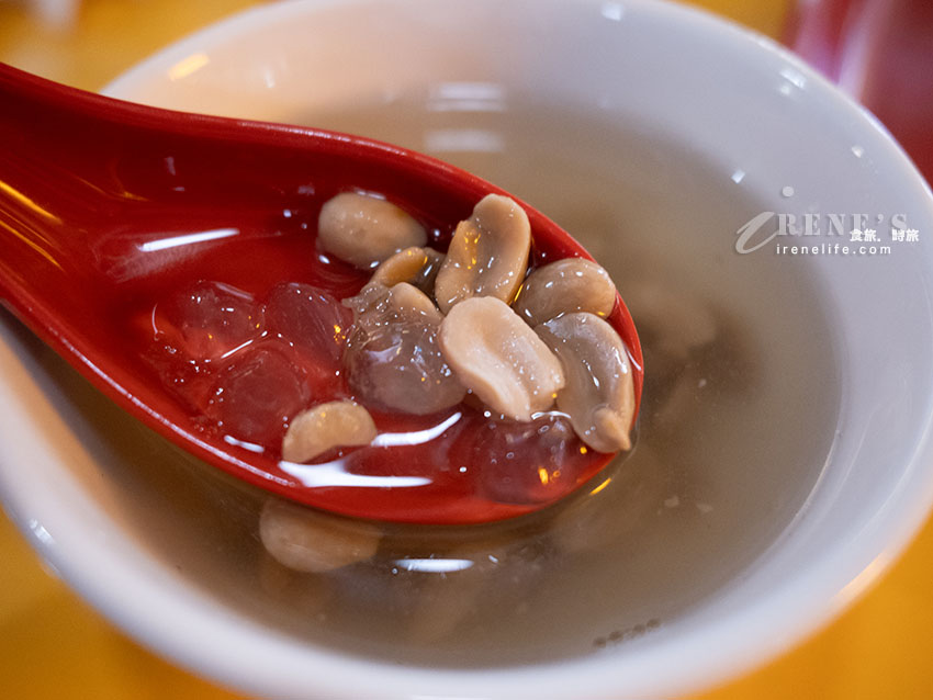 蒙古烤肉均一價,想吃多少自己夾!夾菜送肉還有白飯、熱湯、甜湯、飲料無限供應 蒙古烤肉均一價,想吃多少自己夾!夾菜送肉還有白飯、熱湯、甜湯、飲料無限供應