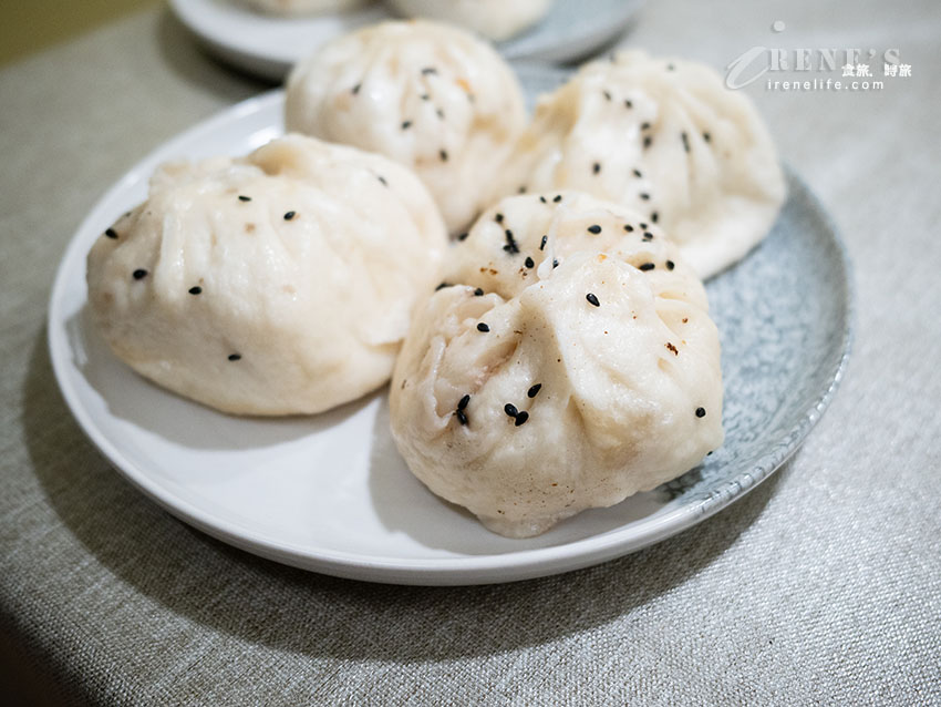 在地人的早餐首選，江蘇水煎包每顆18元，豆腐包、韭菜包、鮮肉包