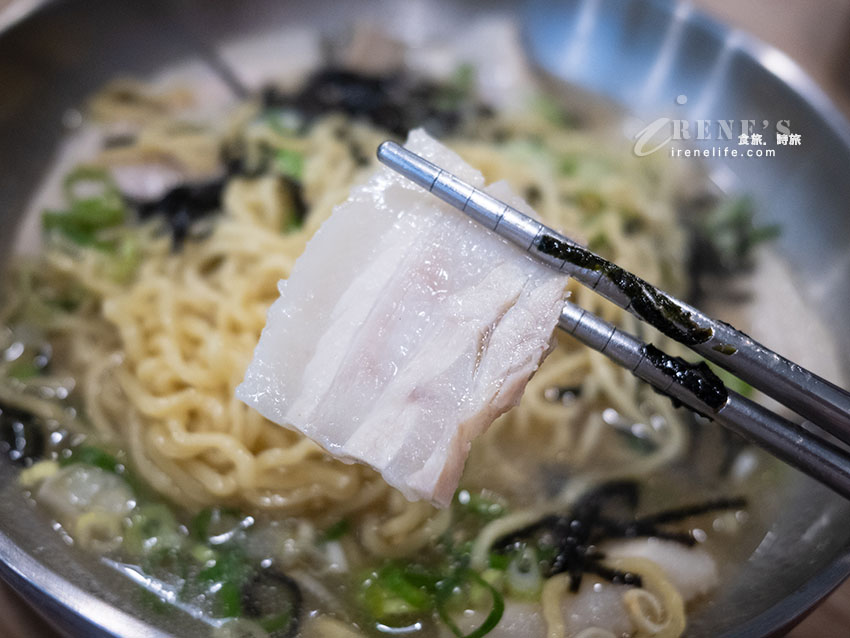 中山站巷弄裡的韓國豬肉麵專賣店,一碗150元起,加肉、加飯自己選 中山站巷弄裡的韓國豬肉麵專賣店,一碗150元起,加肉、加飯自己選