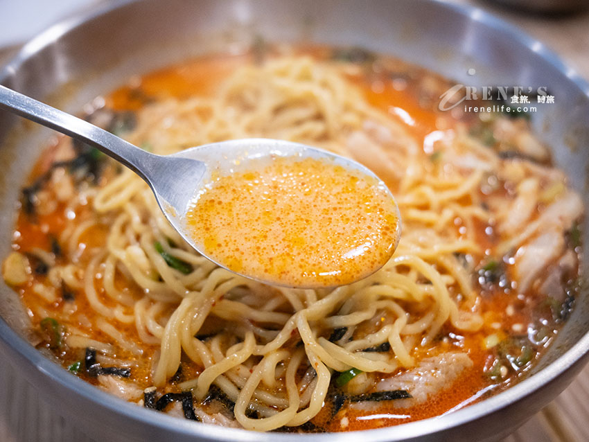 中山站巷弄裡的韓國豬肉麵專賣店,一碗150元起,加肉、加飯自己選 中山站巷弄裡的韓國豬肉麵專賣店,一碗150元起,加肉、加飯自己選