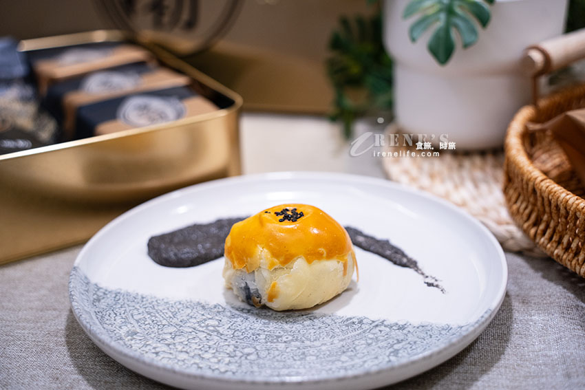 芝初黑芝麻蛋黃酥中秋禮盒預購開跑啦!金色鐵盒貴氣十足,健康又美味的月餅 芝初黑芝麻蛋黃酥中秋禮盒預購開跑啦!金色鐵盒貴氣十足,健康又美味的月餅