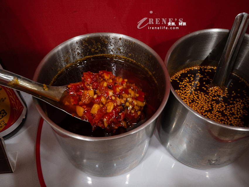 看似簡單吃起來卻不簡單的蔥油拌麵,大肉麵、大排麵夠浮誇 看似簡單吃起來卻不簡單的蔥油拌麵,大肉麵、大排麵夠浮誇