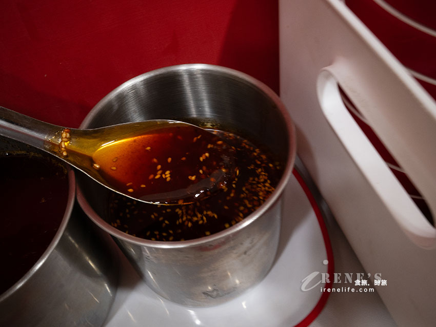 看似簡單吃起來卻不簡單的蔥油拌麵,大肉麵、大排麵夠浮誇 看似簡單吃起來卻不簡單的蔥油拌麵,大肉麵、大排麵夠浮誇