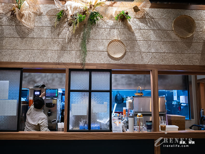 遠雄廣場餐廳推薦|一店一米走入日常,經典客飯喚醒家的味道 遠雄廣場餐廳推薦|一店一米走入日常,經典客飯喚醒家的味道
