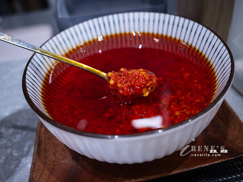 台北車站美食推薦》聞狀元雞肉飯館旗艦店，文青風舒肥雞肉飯、免費雞湯無限喝