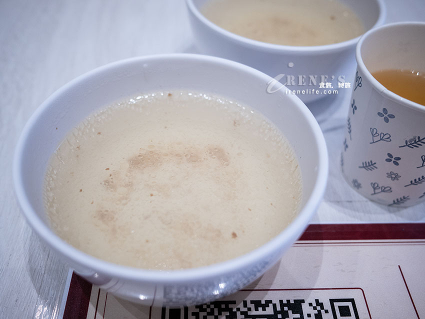 台北車站美食推薦》聞狀元雞肉飯館旗艦店，文青風舒肥雞肉飯、免費雞湯無限喝