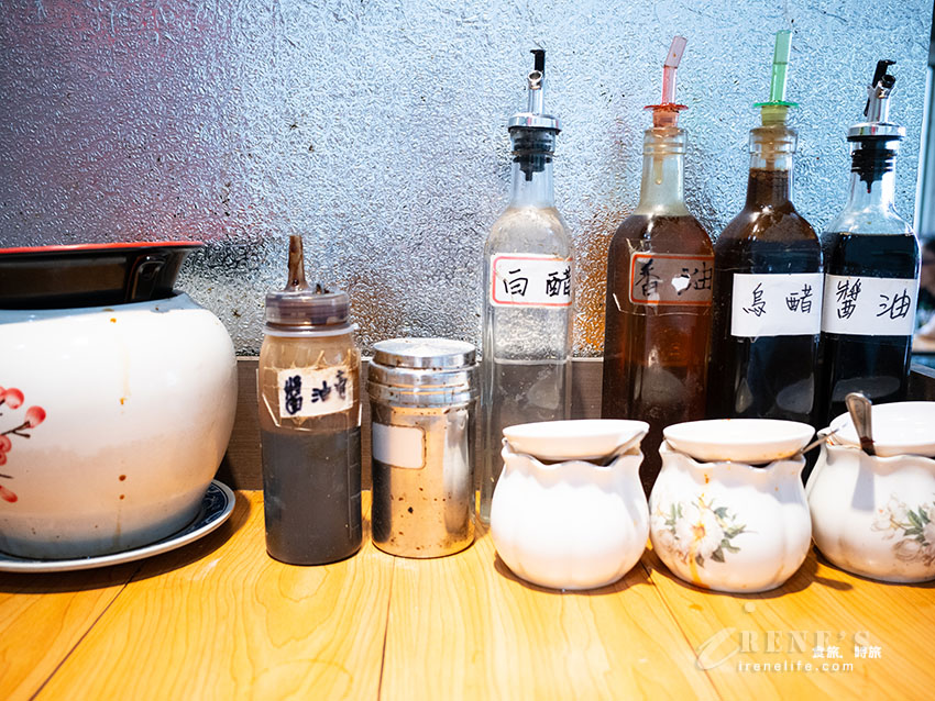 【淡水美食】忠師傅餃子王：淡江大橋旁在地人推薦鮮蝦水餃，附菜單與停車攻略！