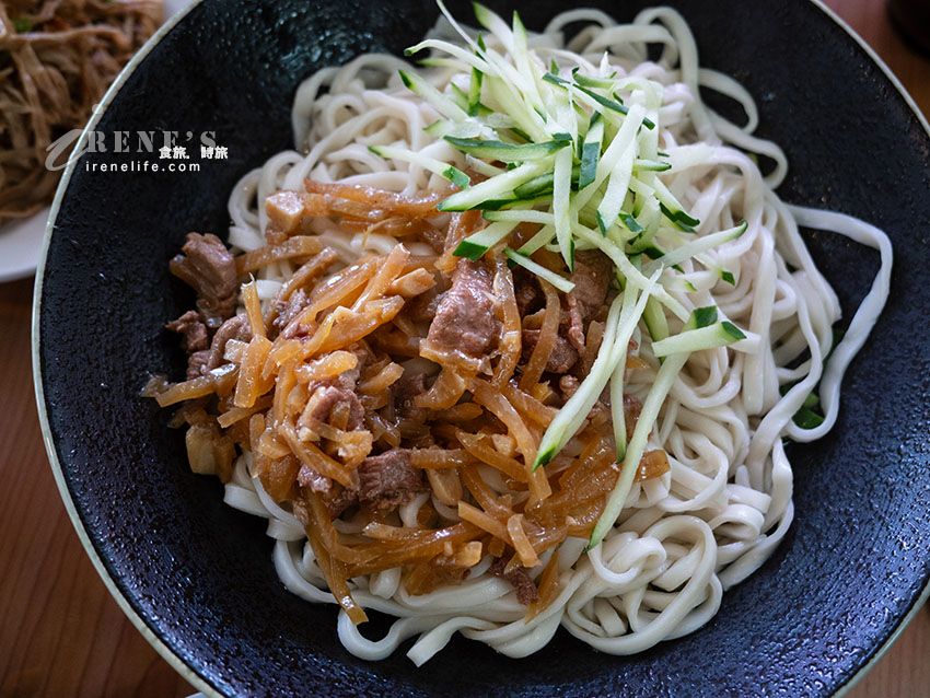 【淡水美食】忠師傅餃子王：淡江大橋旁在地人推薦鮮蝦水餃，附菜單與停車攻略！