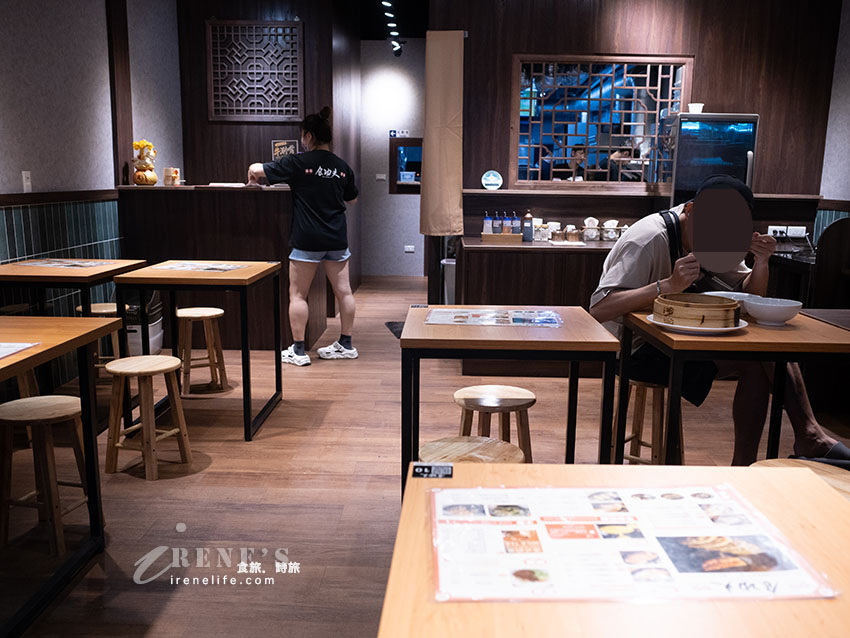 三重集美街美食｜食功夫蒸餃鍋貼專賣店，免低消享「小米粥吃到飽」，青龍雙椒鍋貼必點！