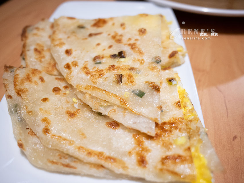 三重集美街美食｜食功夫蒸餃鍋貼專賣店，免低消享「小米粥吃到飽」，青龍雙椒鍋貼必點！